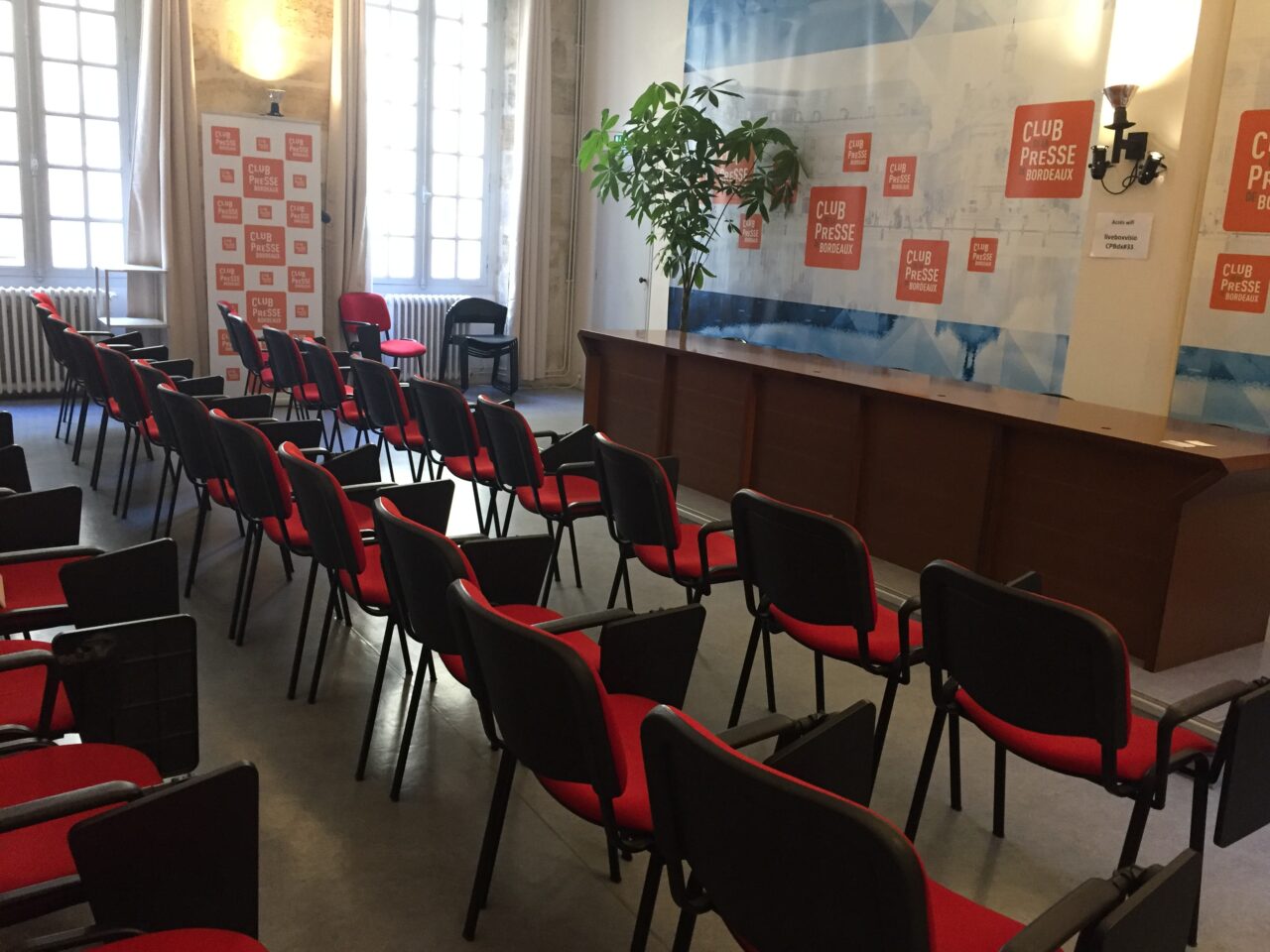 Grande salle de conférence du Club