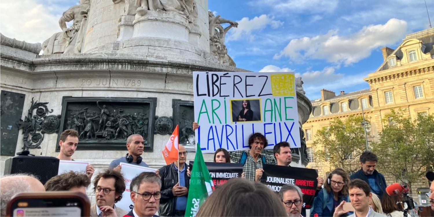 Crédits photo : Jacqueline Papet.
Mercredi à Paris. Rassemblement place de la République après la perquisition et la garde à vue à l’encontre de la journaliste d’investigation Ariane Lavrilleux. 